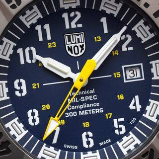 MIL-SPEC, 46 mm, Military Dive Watch - dial close-up